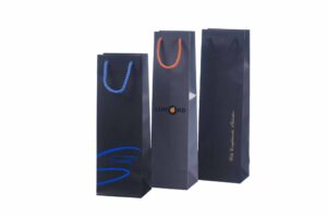 Käsitööna valmistatud pudelikotid trükiga